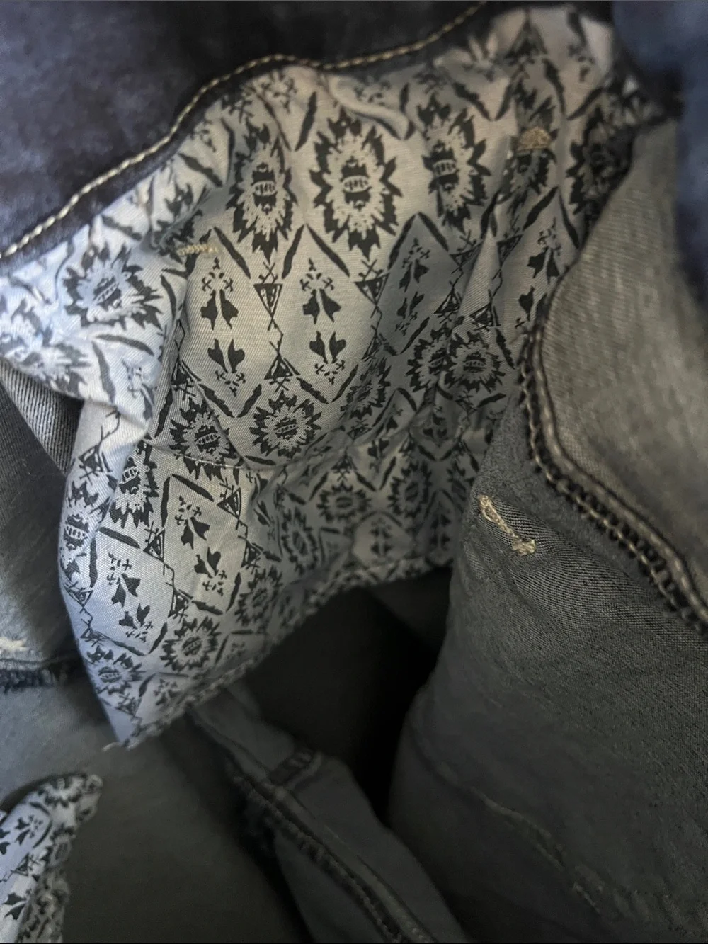 Frayed Hem Indigo Denim Jeans